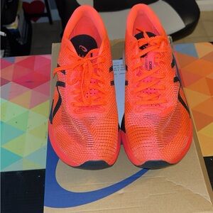 Women’s ASICS Metaspeed edge Paris women’s size 8.5. Only worn 4 times